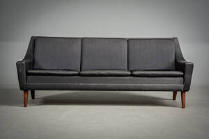 Tre pers. sofa med ben af teak - ca. 1960erne