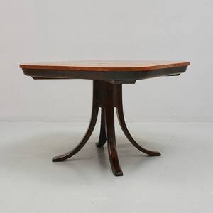Matbord, Rotfanér. Bredd 105x105