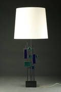 Svend Aage Holm Sørensen. Bordlampe af sortlakeret jern og farvet glas, 1960erne. 