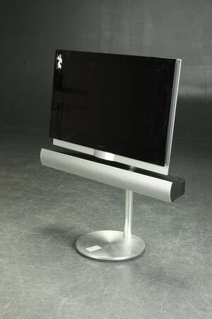 Bang  Olufsen. BeoVision 7-32