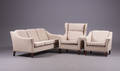 Dansk møbelproducent. Tre-pers. Sofa  to hvilestole 3