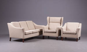 Dansk møbelproducent. Tre-pers. Sofa  to hvilestole 3