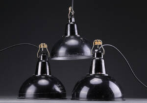 Sæt på tre pendler af sortlakeret metal 3 