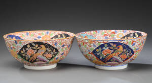 To kinesiske skål af porcelæn
