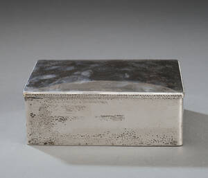 Skrin af hammerslået sølv, tretårnet