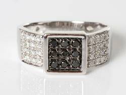 RING MED SVARTA DIAMANTER