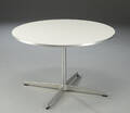 Arne Jacobsen. Cirkulært sofabord, model A222