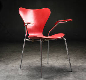 Arne Jacobsen. Armstol Syveren, model 3207