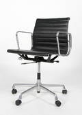 Charles Eames. Kontorstol model EA 117, sort læder