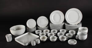 Grethe Meyer for Royal Copenhagen  Aluminia. Blåkant service af fajance, 65
