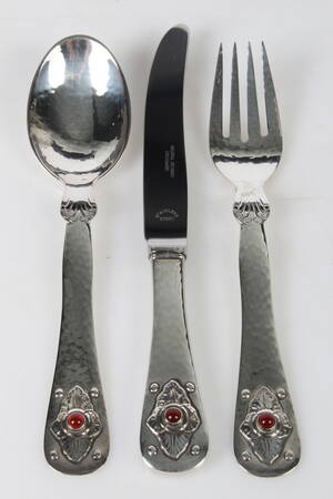 Georg Jensen. Barnebestik af hammerslået sølv m carneol, tre stk. 3