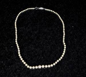 Pärlcollier med lås av silver 1900-tal