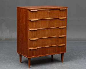 Dansk møbelproducent Trekanten kommode af teak