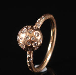 Marianne Dulong. Champignonring med brillanter, 0.21 ct.