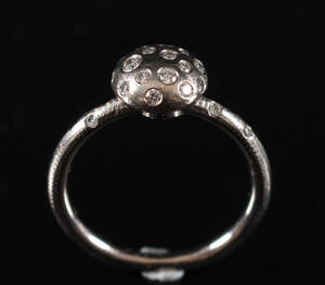 Marianne Dulong. Champignonring med brillanter, 0.21 ct.