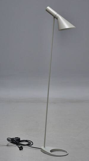 Arne Jacobsen. AJ standerlampe
