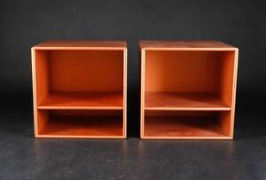 Peter J. Lassen. To Montan sengeborde model 6161, dybde 30 cm