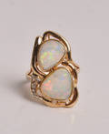 Ring med opal og diamanter Denne auktion er annulleret - se nu vare 1954017