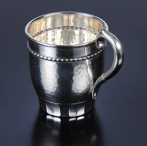 Grann  Laglye. Barnekop af hammerslået sølv, anno 1931