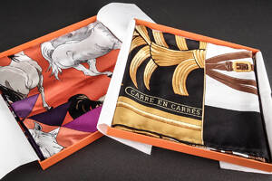 To Hermès tørklæder af 100 silke 2 