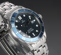 Omega Seamaster James Bond. Herreur i stål med blå skive med dato, ca.1998  Denne vare er sat til omsalg under nyt varenummer 4629259