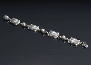 Georg Jensen. Armlænke af sterlingsølv.