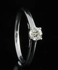 Ring in 18k set with brilliant cut diamond 0.30 ct 