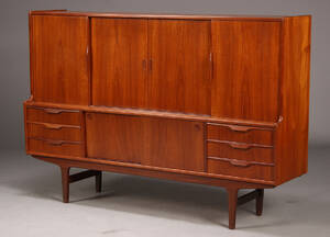Dansk møbelprocent. Høj skænk, teaktræ