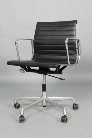 Charles Eames. Kontorstol i læder, model 117