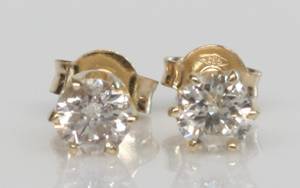 Par brillantørestikker, ca. 0.82 ct. 2