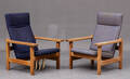 Hans J. Wegner. Par Højryggede lænestole af egetræ, model 163A 2  Denne vare er sat til omsalg under nyt varenummer 4051819