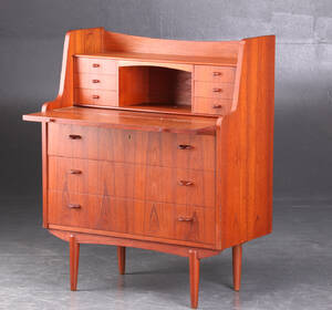 Chatol af teaktræ, dansk møbelproducent 