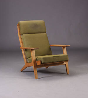 H. J. Wegner. Højrygget lænestol, model GE290, egetræ 