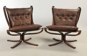 Sigurd Resell. Par Falcon lænestole i mørkbejdset bøg. 2