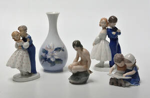 Royal Copenhagen og Bing  Grøndahl. Fire figurer og vase af porcelæn. 5