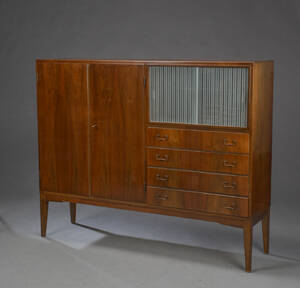 Møbelproducent. Skænk af bejdset bøg