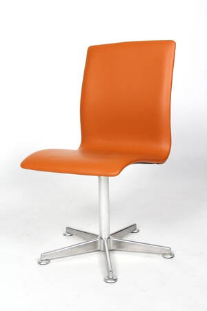 Arne Jacobsen. Oxford kontorstol, cognac farvet læder.