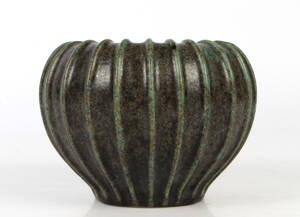 Arne Bang. Vase med rillet kant., nr. 3.