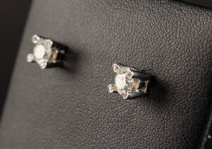Earrings in 14 k white gold with diamonds 0.84 ct