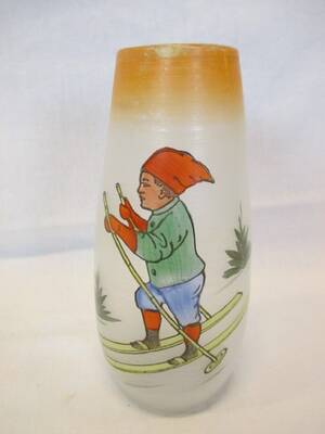 VAS MÅLAD TOMTE, HUGGEN BOTTEN, 16 CM