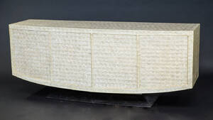 Sideboard, Oberflächen mit Capiz-Muschel-Auflage