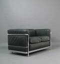 Le Corbusier, Pierre Jeanneret, Charlotte Perriand, 2er Sofa Modell LC 2 in schwarzem Leder von Cassina