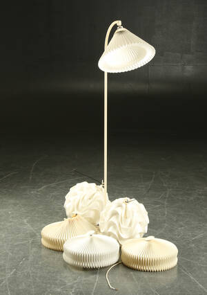 Le Klint. Standerlampe samt fem pendlerskærme 6