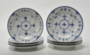 Royal Copenhagen. Musselmalet halvblonde, otte middagstallerkener nr. 571