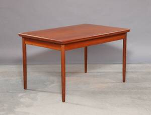  Dansk møbelproducent. Spisebord af teaktræ  Denne vare er sat til omsalg under nyt varenummer 4846870