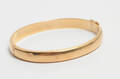Armring med ciseleringer, 14 kt. guld
