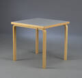 Alvar Aalto. Kvadratisk bord af birk Denne vare er sat til omsalg under nyt varenummer 4615110