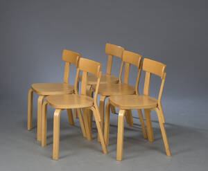 Alvar Aalto. Et sæt på fem stole, model 69 5