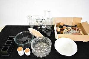 Parti bl.a karaff, högsta 25 cm