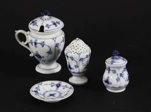 Porslin 4 delar, Royal Copenhagen, Musselmaalet